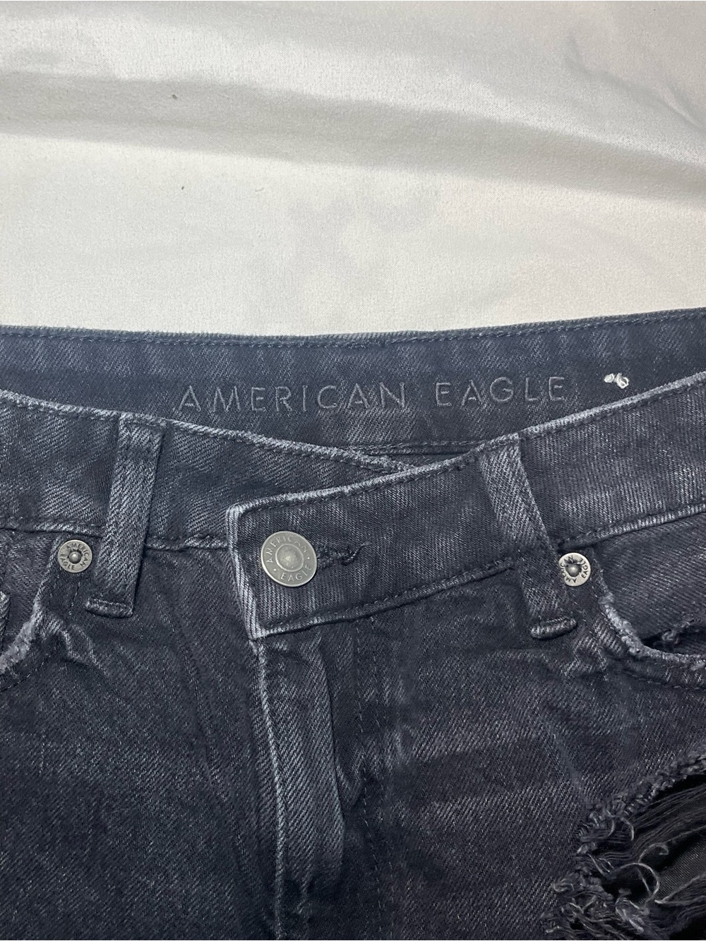 American Eagle Women's Mom Jean Shorts Size 4 - Black Distressed Crossover - Picture 5 of 10
